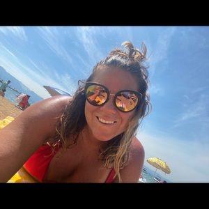 Meet your Posher, Kelly